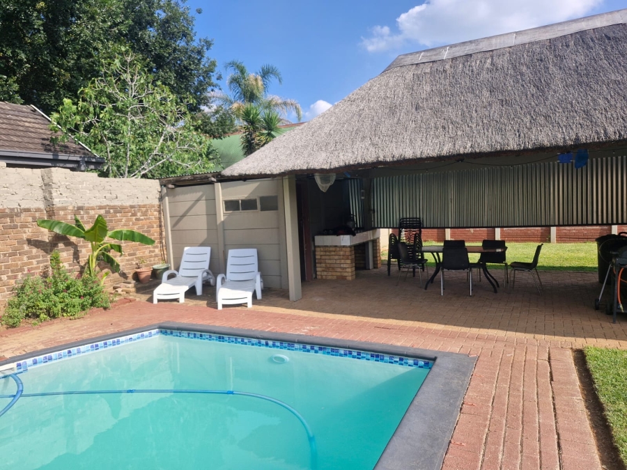 To Let 3 Bedroom Property for Rent in Flamwood North West